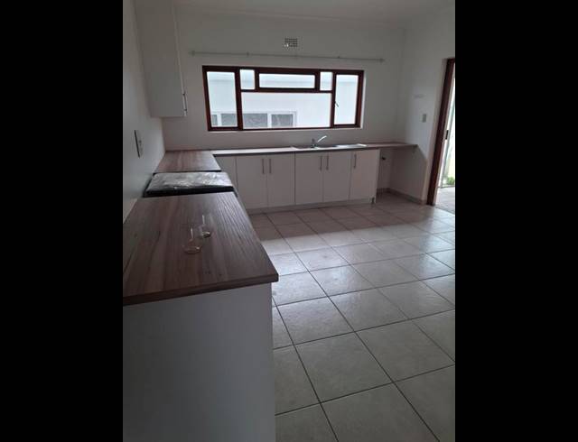 5 BEDROOM PROPERTY TO RENT IN DWARSKERSBOS